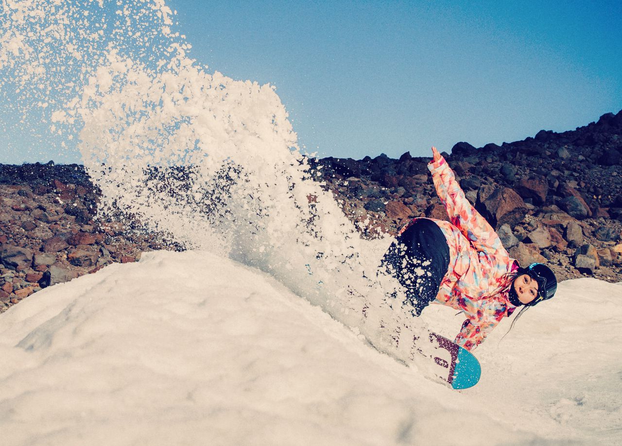 Bien choisir sa planche de snowboard quand on est une femme