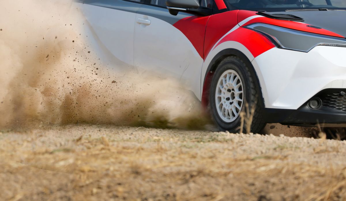 Une voiture de rallye