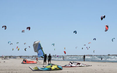 Plaisir sans fin : Kitesurf à Beauduc, Camargue, France