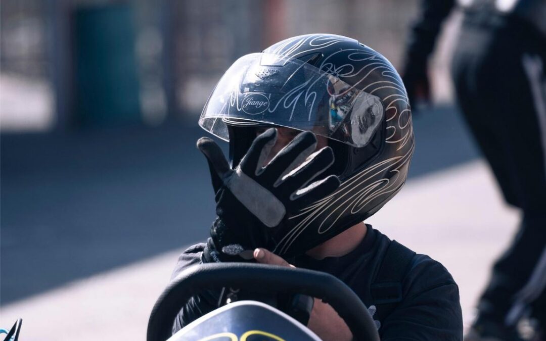 Comment choisir la bonne paire de gants pour améliorer grip et sensations de pilotage en karting ?