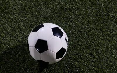 Gazon synthétique pour terrain de foot : quelles normes respecter ?