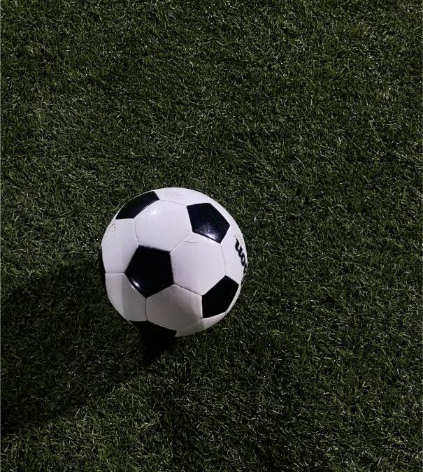 Gazon synthétique pour terrain de foot : quelles normes respecter ?